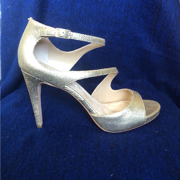 Diane Von Furstenberg platinum, lizard print, sandals. - Picture 9 of 15